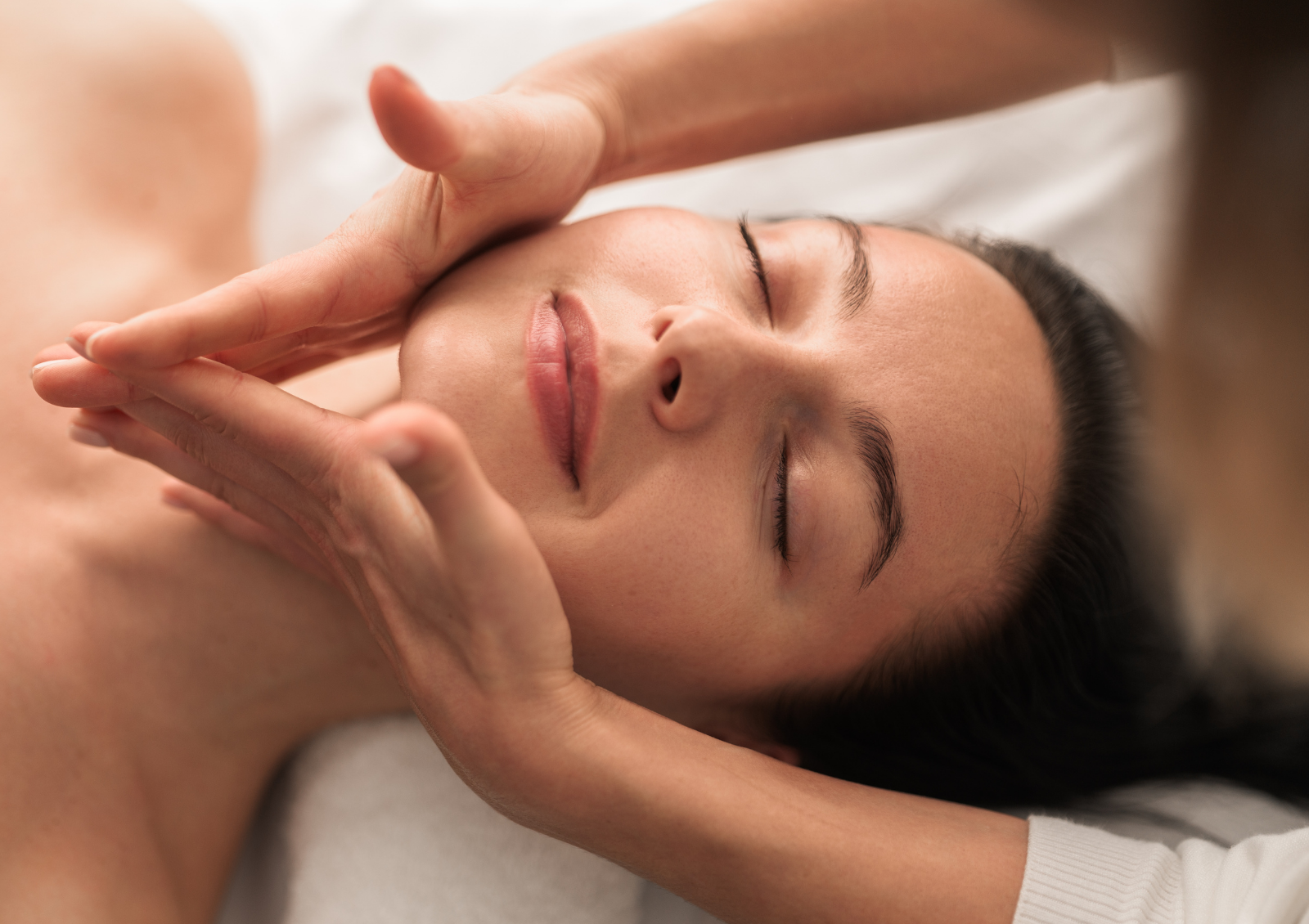 Breakouts Along the Jawline? Here’s What Your Body Might Be Telling You